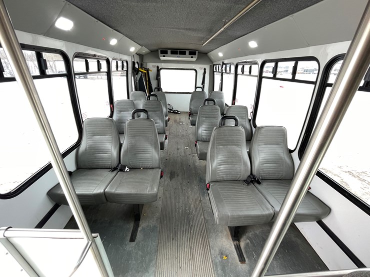 2014-ford-e450-image-42