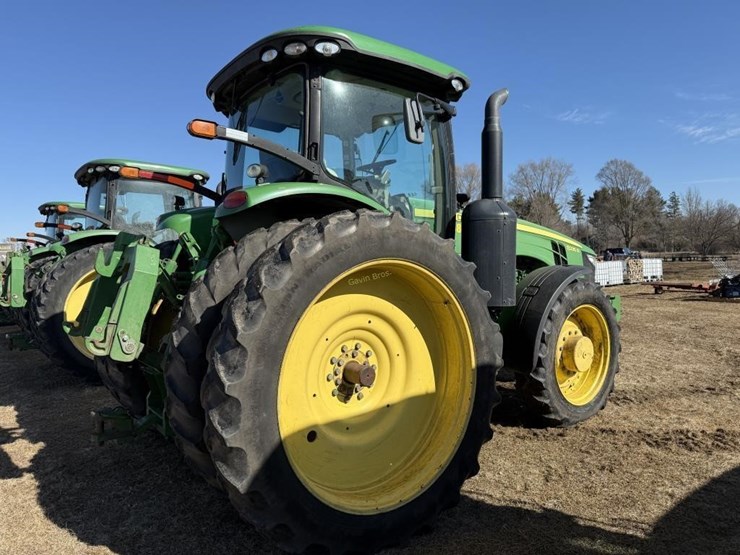 john-deere-8235r-image-13