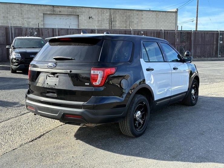 2018-ford-explorer-image-3