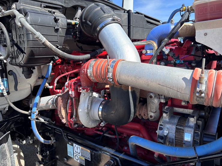 2016-peterbilt-567-image-21