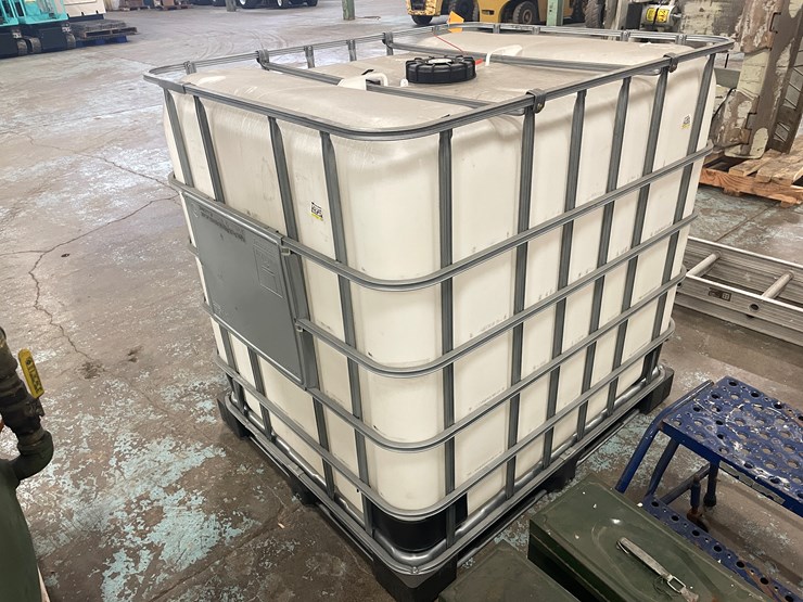 #7654-•-250-gallon-poly-caged-tote-image-3