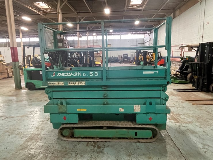 #202-•-airman-encl06-electric-track-scissor-lift-image-8