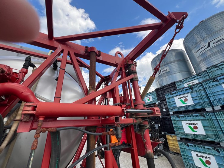 case-610-sprayer-system-2000-gallons-image-30