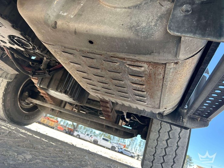 2016-freightliner-114sd-image-26