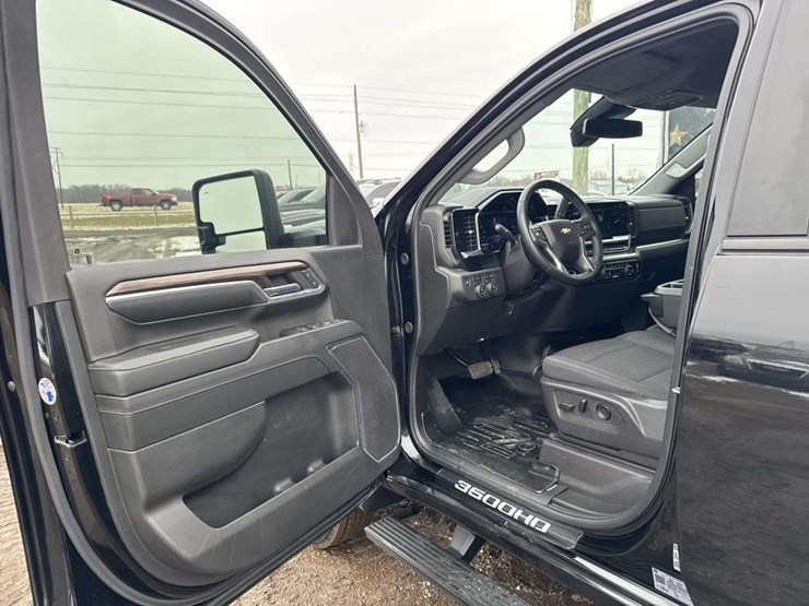 2024-chevrolet-3500-image-8