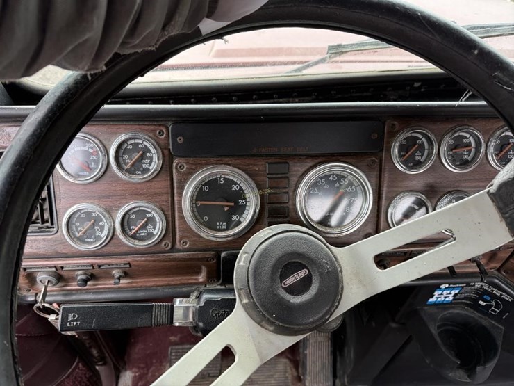 1999-freightliner-fld120-image-13