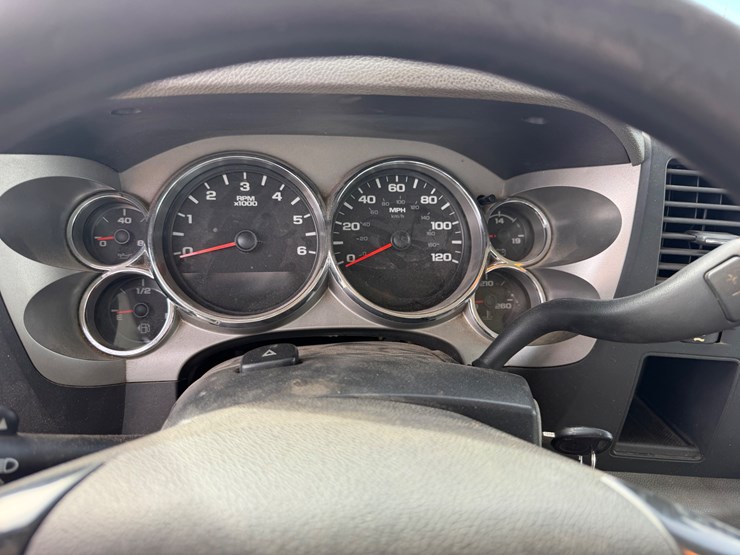 2011-gmc-3500hd-image-17