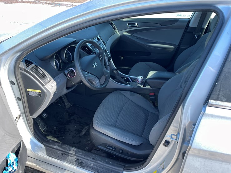 #1519-•-2013-honda-sonata-(has-mn-prior-salvage-title)-image-22