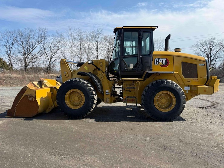 2023-caterpillar-938m-image-1