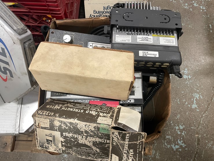 #7657-•-assorted-shop-items-and-supplies-image-12