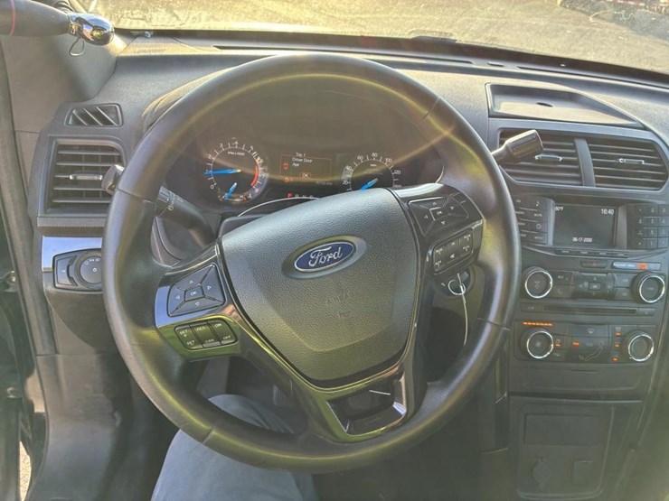 2018-ford-explorer-image-13