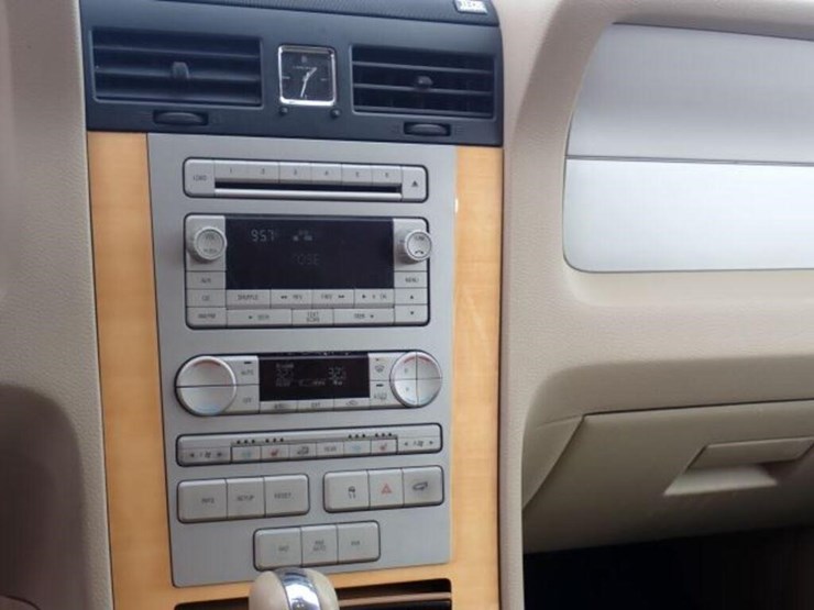 2009-lincoln-navigator-image-21