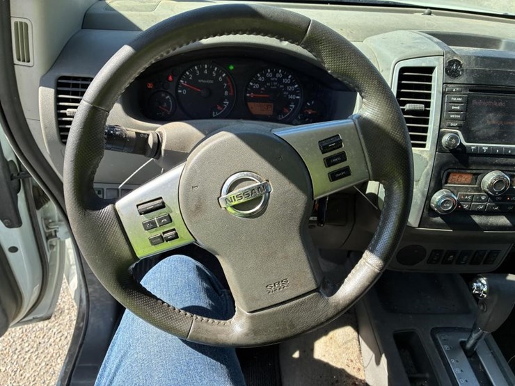 2018-nissan-frontier-sv-image-13