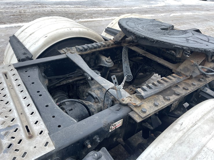 2022-kenworth-t680-image-16