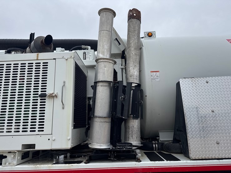 2016-freightliner-114sd-image-9