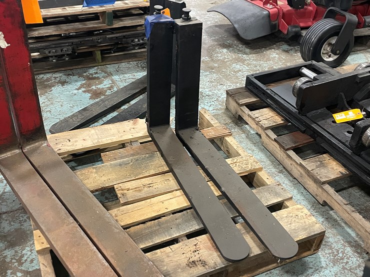 #7669-•-set-of-forklift-pallet-forks-image-3