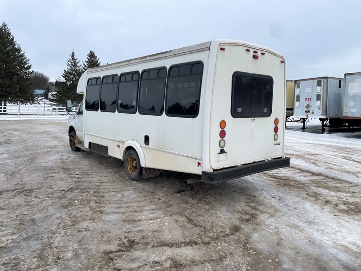 2014-ford-e450-image-3