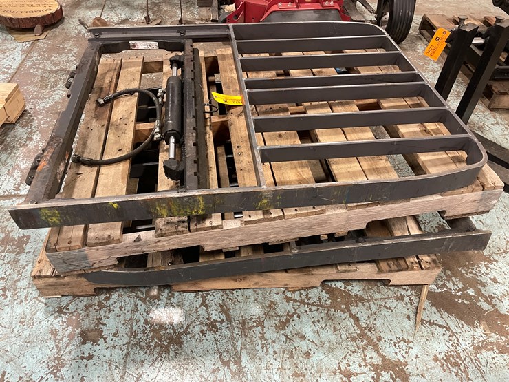 #7672-•-(2)-hydraulic-forklift-side-shift-carriages-image-5