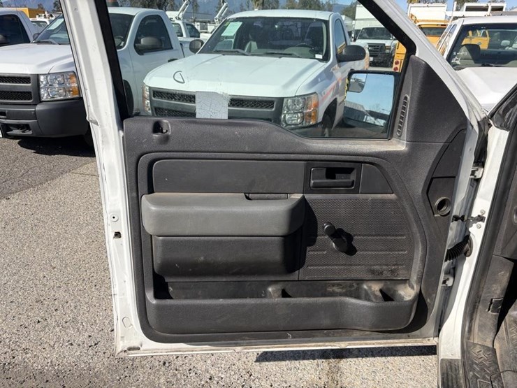 2013-ford-f150-xl-image-10