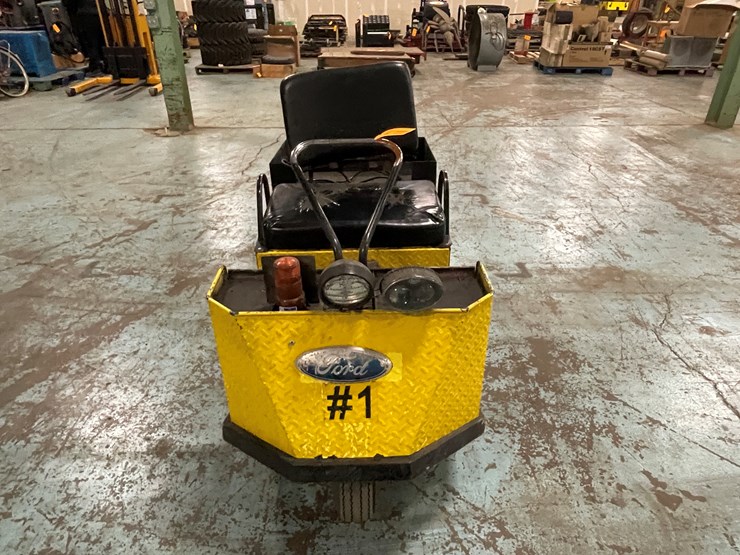 #192-•-textron-e-z-go-electric-warehouse-vehicle-image-2