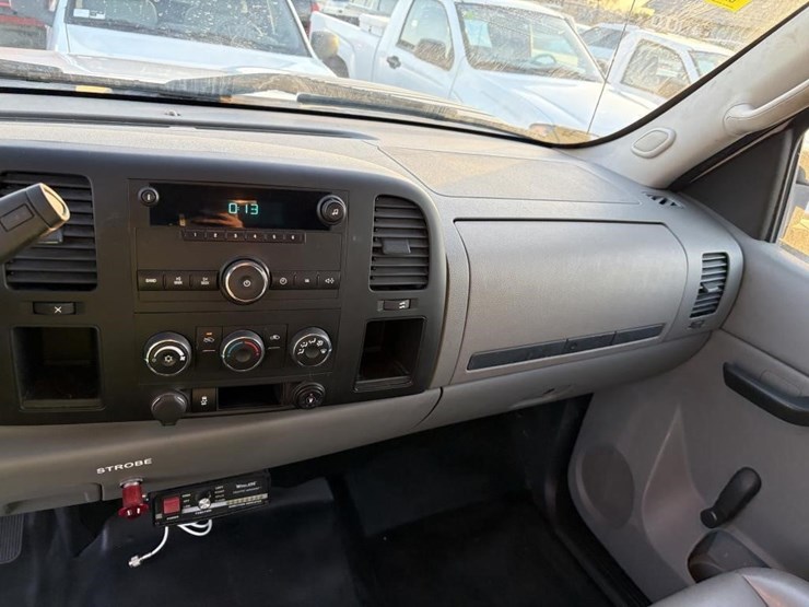 2013-chevrolet-2500-image-14