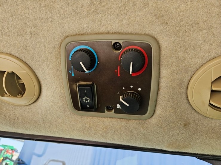 john-deere-4720-image-30