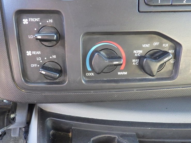 2011-ford-e350-image-26