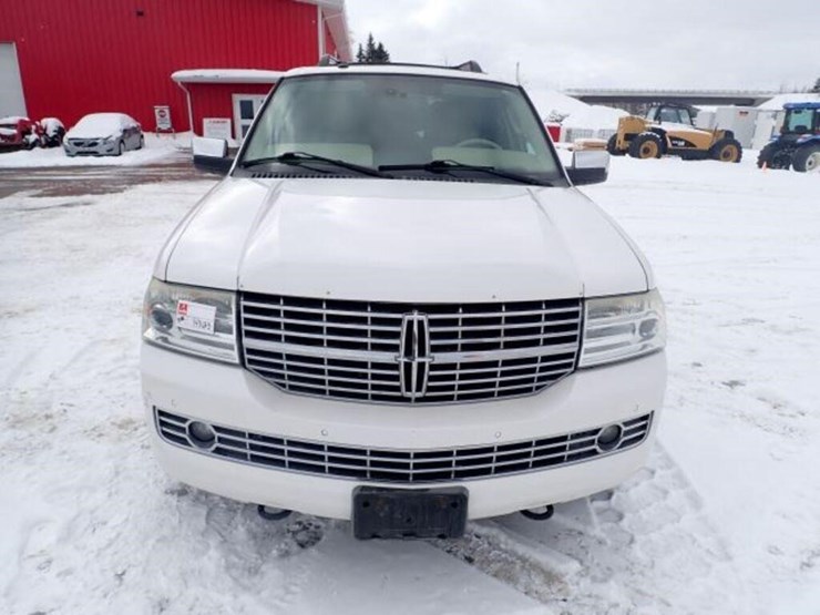 2009-lincoln-navigator-image-2