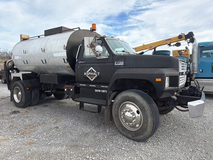 1994-ford-f700-image-3