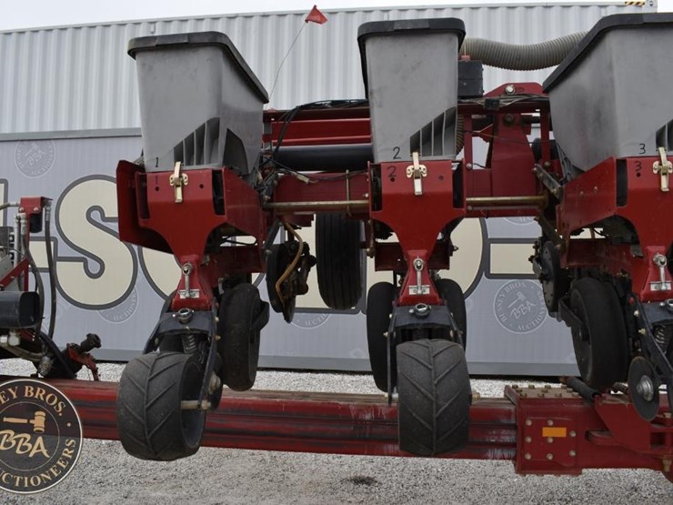 2010-case-ih-1240-image-38