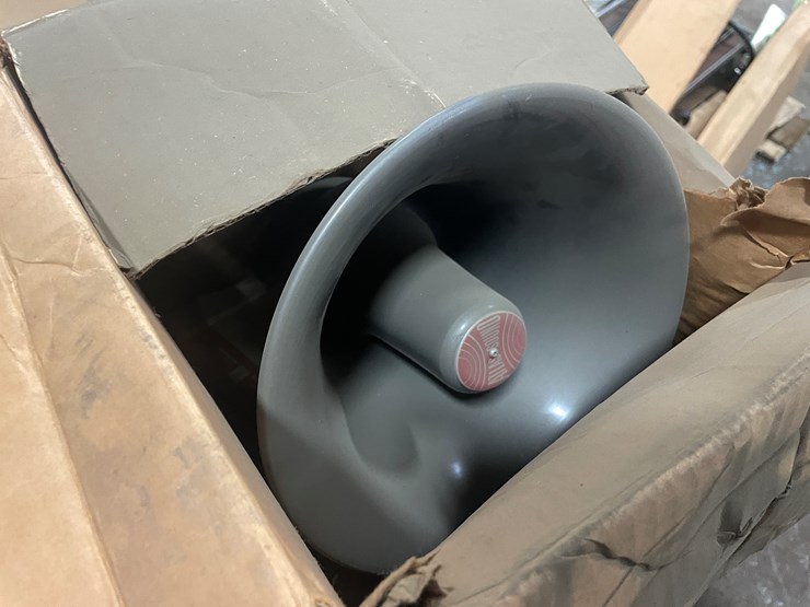 #7661-•-assorted-shop-speakers-image-14