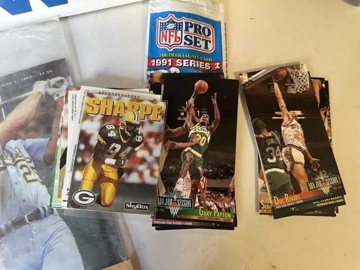vintage-pro-sports-cards-&-graphic-magazines-image-3