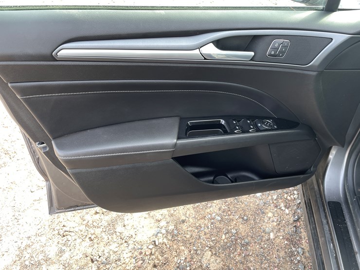 #1522-•-2014-ford-fusion-(has-mn-title)-image-22