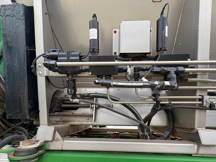 2019-john-deere-r-image-41