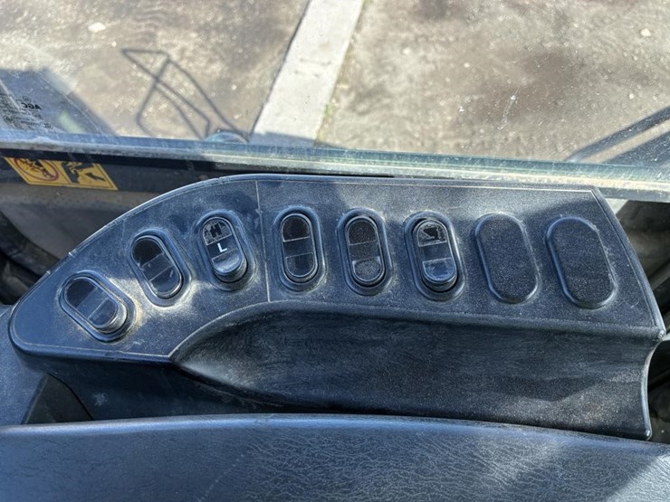 2017-komatsu-wa380-8-image-25