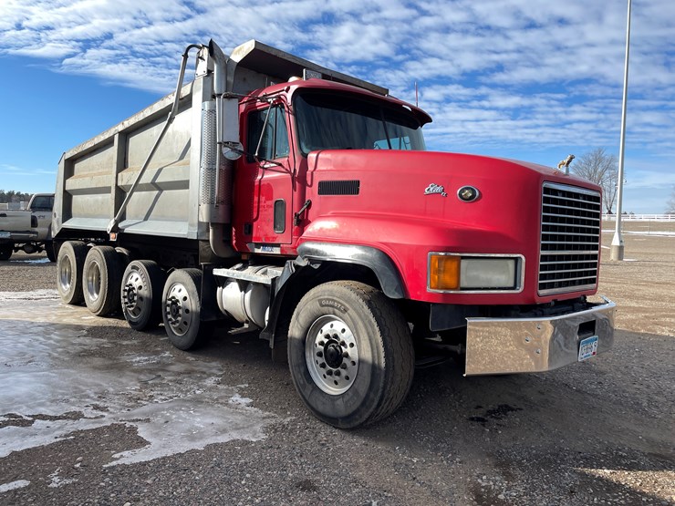 2001-mack-cl713-image-8