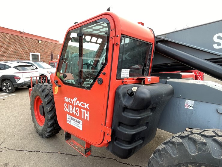 #129-•-2018-skyjack-sj843-telehandler-image-17