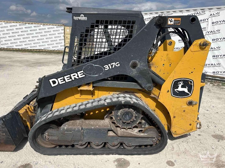 2023-deere-317g-image-15