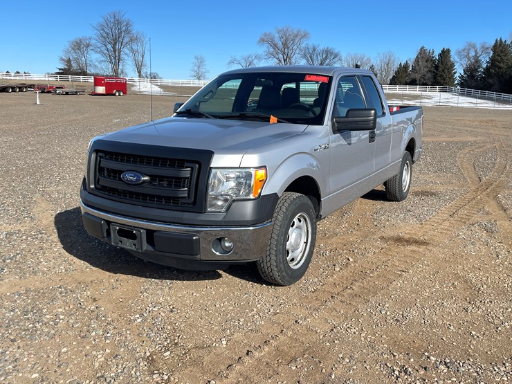 2014-ford-f150-xl-image-1