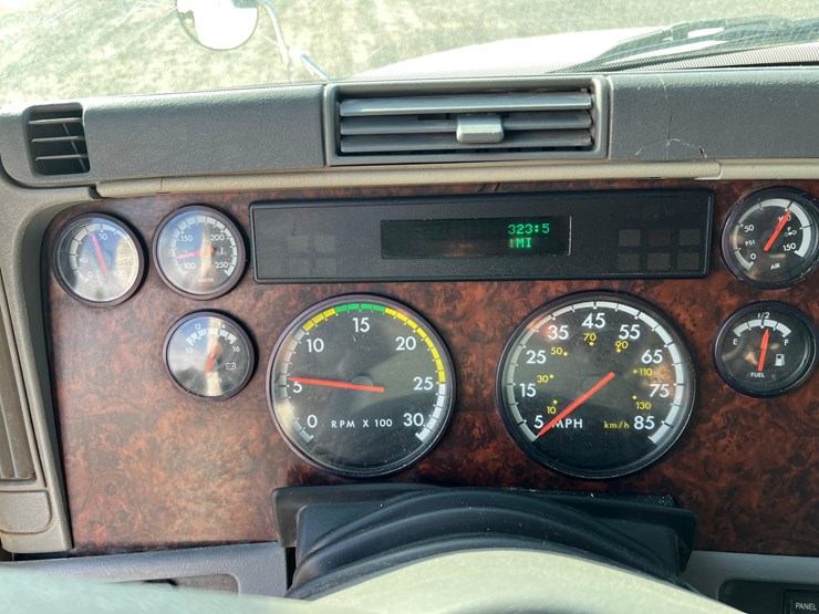 2006-freightliner-auger-truck-image-57