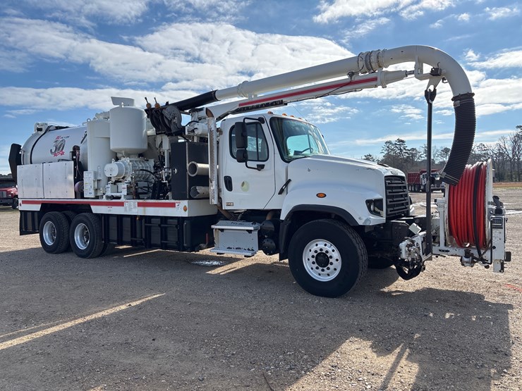 2016-freightliner-114sd-image-39