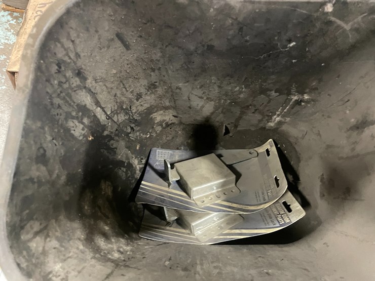 #7665-•-assorted-automotive-repair-parts-image-13