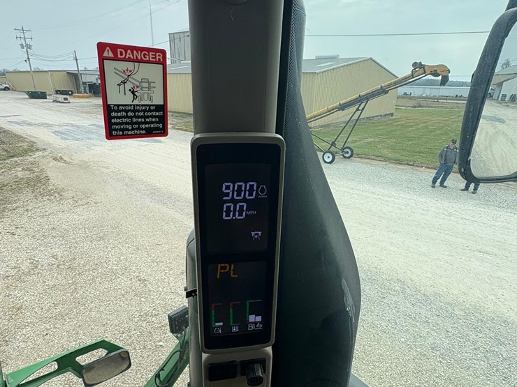 2019-john-deere-r-image-14