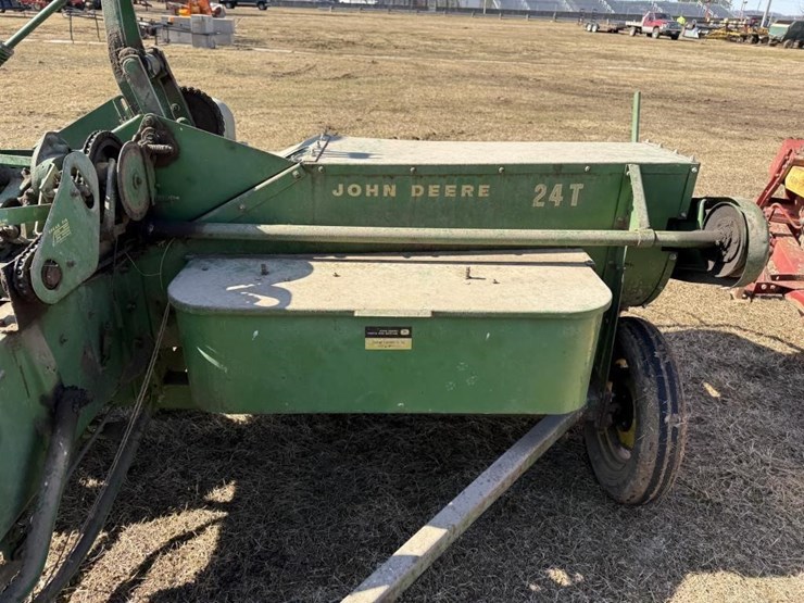 john-deere-24t-image-6