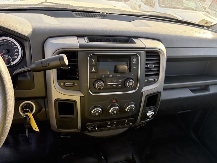 2016-dodge-2500-image-12