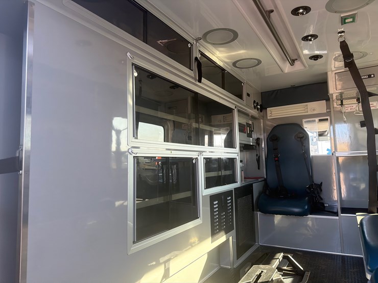 2017-ford-transit-image-13