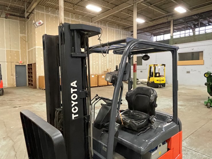 #171-•-2016-toyota-electric-forklift-image-13