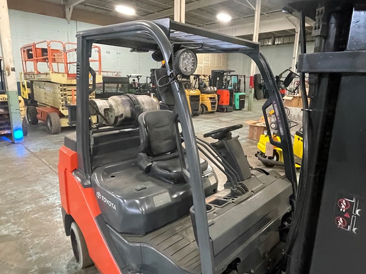 #175-•-2015-toyota-propane-forklift-image-25