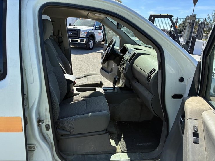 2018-nissan-frontier-sv-image-10