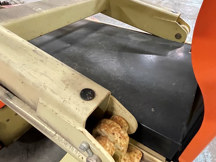 2012-jlg-4069le-image-41